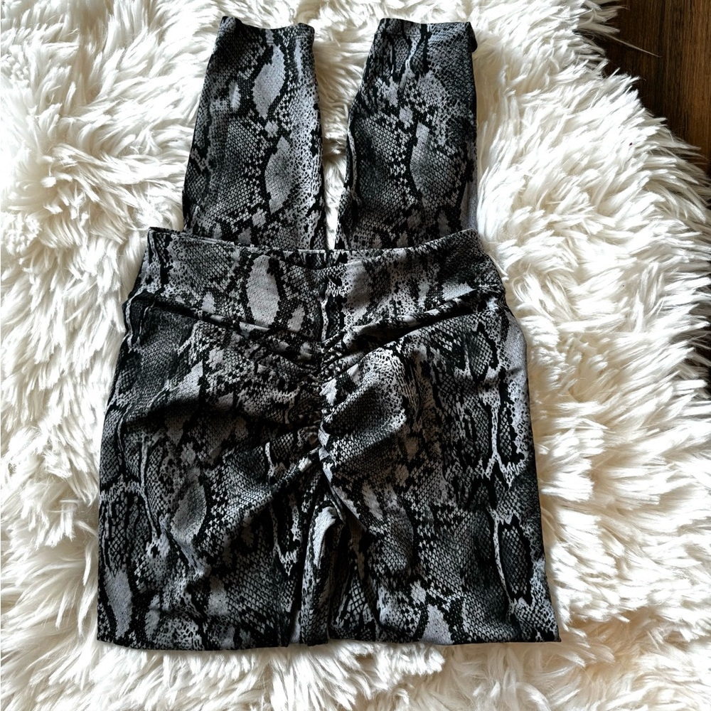 LiCi Fit - High wasted scrunch leggings